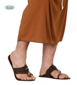 Boty pro středověkého kněze
