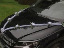 Svatební dekorace na auto - kytky